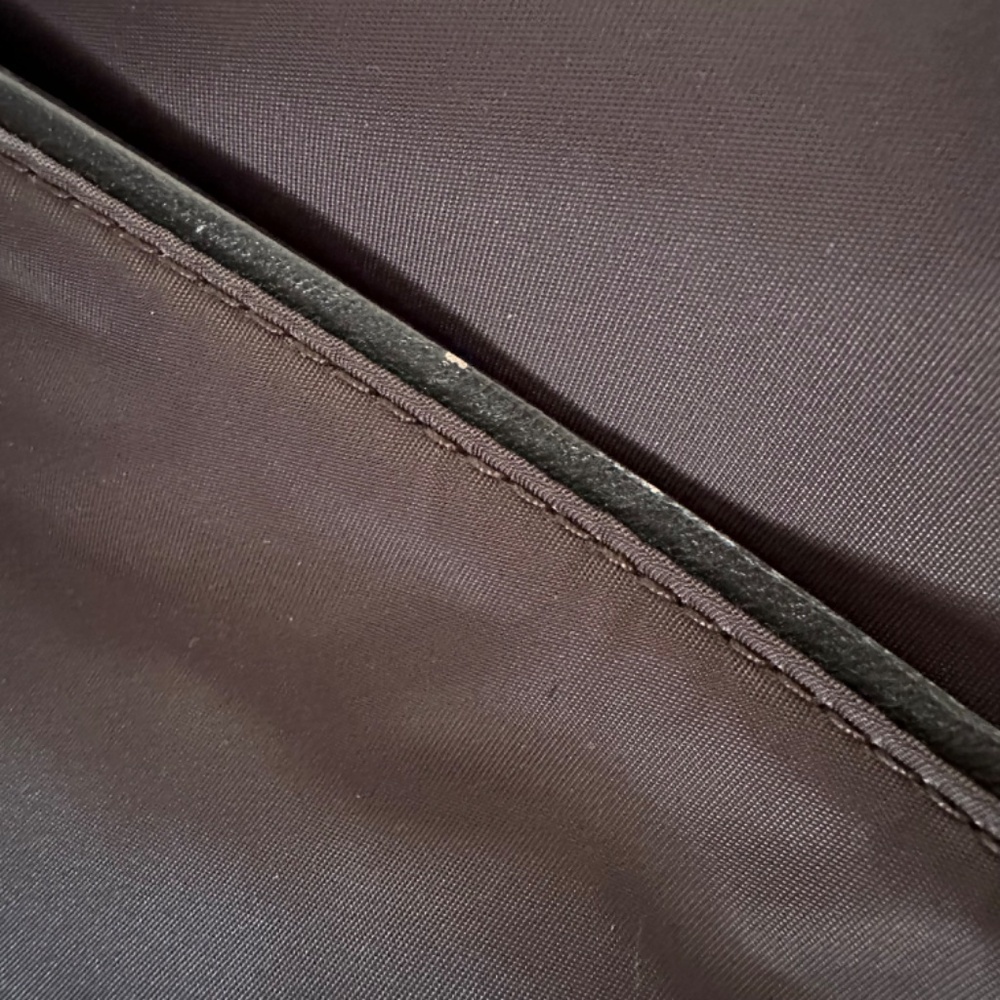 ro COMMUTER MESSENGER UNISEX TRAVEL BAG BROWN VINYL WITH PEWTER HARDWARE - Picture 12 of 12